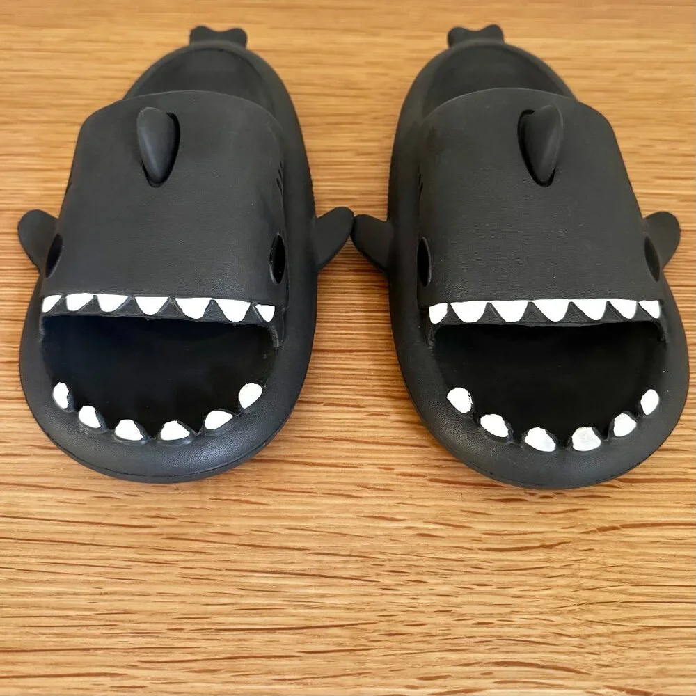 UNISEX SHARK SLIDES 38/39 BLACK FOAM PLUSH COMFY POOL SLIDES ADULT KID JAWS FUN